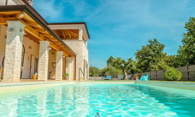 Frata Villa | Charming 3-Bedroom Villa with pool