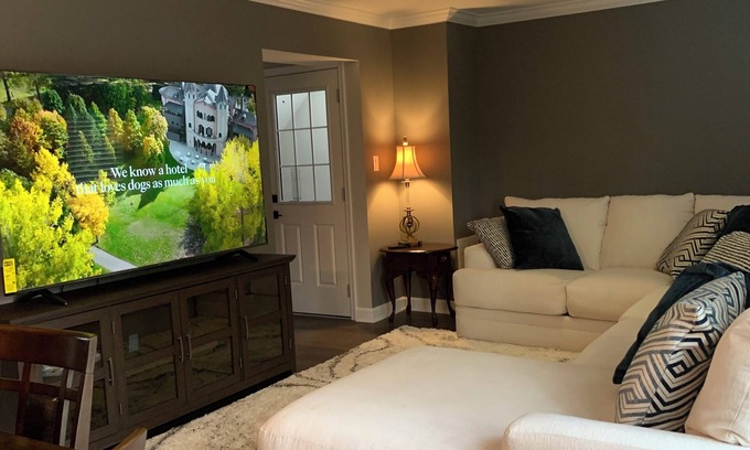 Centreville House | Charming 3-BR Corporate Guesthouse near Dulles Airport curated for convenience.