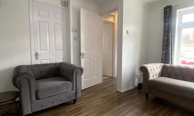 Wainscot House | Charming 3Bed Whole House in Strood Rochester Kent