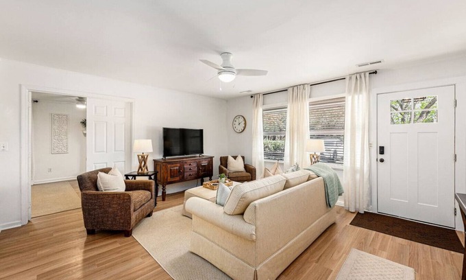 Mount Pleasant House | Charming 3br/2ba Shem Creek Oasis!