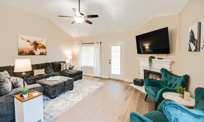 Saginaw House | Charming 3BR Home Near Ft. Worth & Stockyards w/King Bed, Covered Patio & Grill