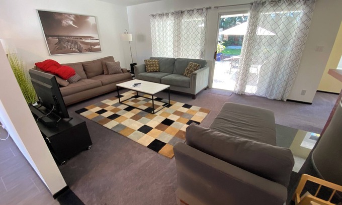 Sherman Oaks House | Charming 3BR House in Prime Sherman Oaks Location