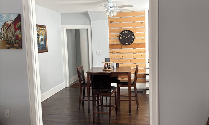 Glen Echo House | Charming 3BR Near OSU & Downtown Columbus Fast WiFi & AC