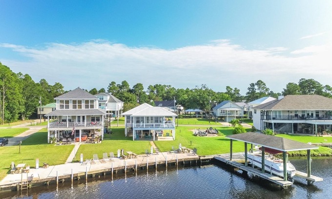 Kiln House | Charming 3BR River House w/Private Dock