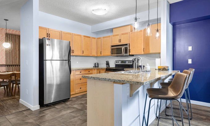 Canmore Apartment | ✿Charming 3BR w/Pool and Hot tub in Canmore✿