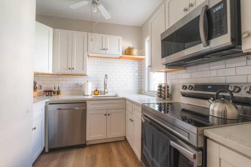 Salem Apartment | Charming 4 BDR - Walk to Downtown & Free parking!
