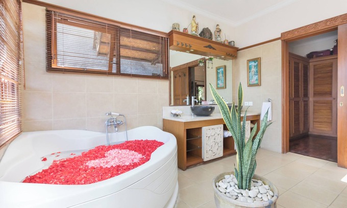 Dyanapura House | Charming, 4-Bedroom Villa in the Heart of Seminyak