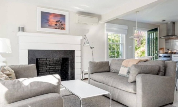Brant Point Cottage | Charming 4-bedroom and 2 Full Bath cottage in Brant Point location with WiFi, AC