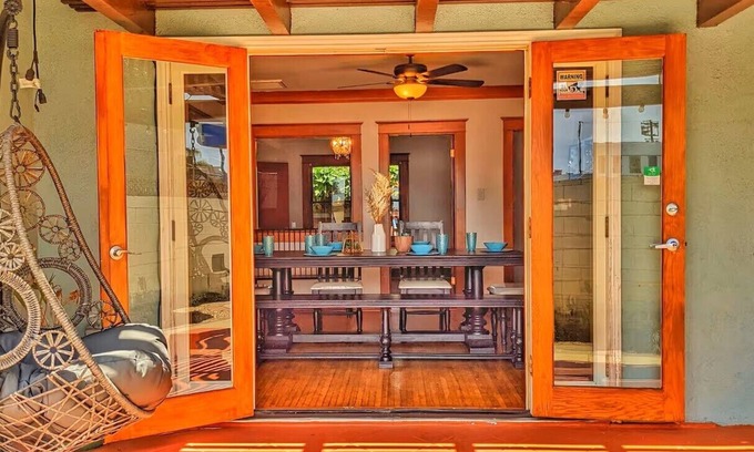 Eastside House | Charming 4-bedroom bungalow with WiFi, AC in lovely Long Beach