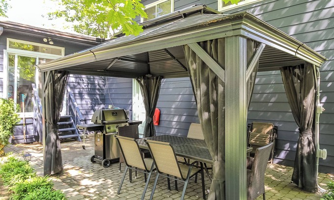 Wasaga Beach House | Charming 4-bedroom house with AC, WiFi in brilliant Wasaga Beach