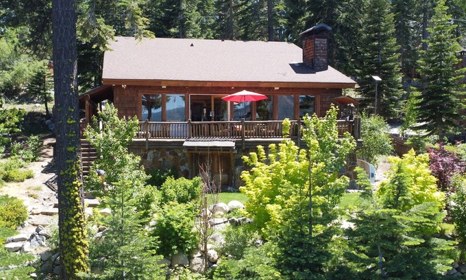 Tahoma Cabin | Charming 4-bedroom cabin in Tahoma