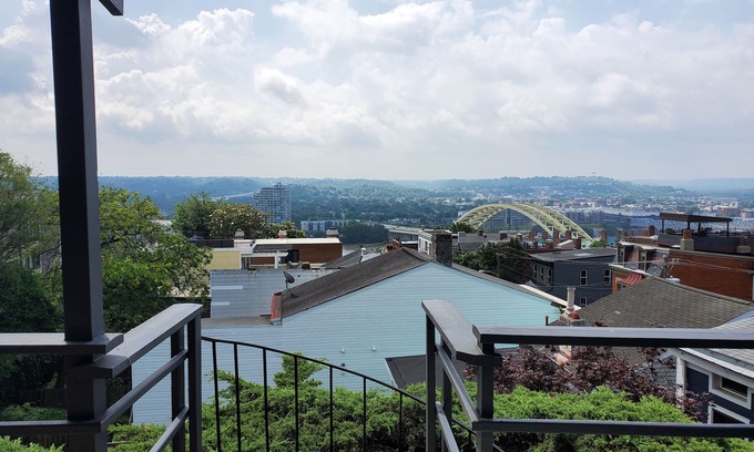 Mount Adams House | Charming 4-bedroom house with WiFi and AC with breathtaking Cincinnati view