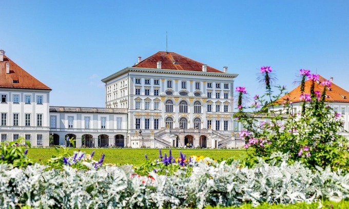 Nymphenburg House | Charming 4-bedroom house with AC and WiFi in fabulous München
