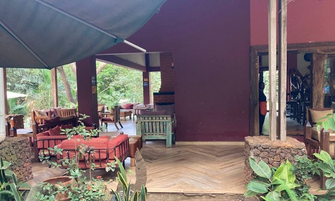Hialeah House | Charming 4-bedroom house in Hialeah with WiFi, AC