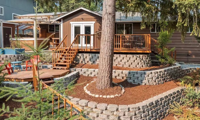Bonney Lake House | Charming 4-bedroom house with AC, Hot-Tub in Bonney Lake