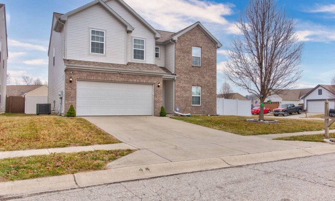 Camby House | Charming 4-bedroom house with AC and WiFi in lovely Indianapolis