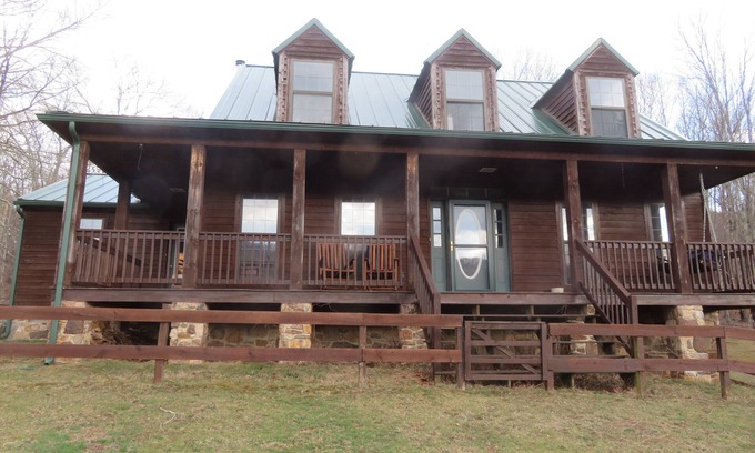 Mustoe Other | Charming 4-bedroom farmhouse in remote Highland County with WiFi