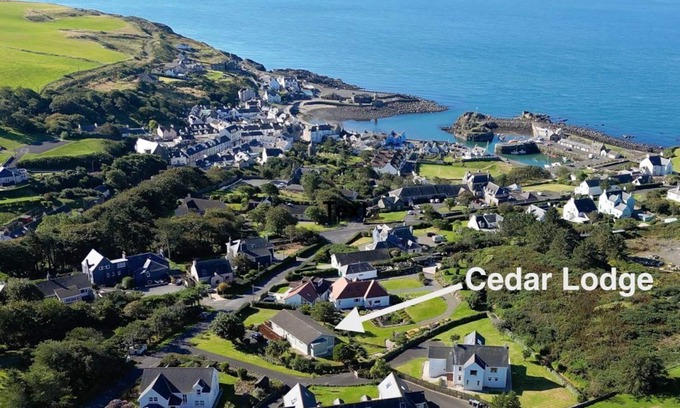 Portpatrick House | Charming 4* House. Sea Views. Next to Golf Course. 4 en suite bedrooms