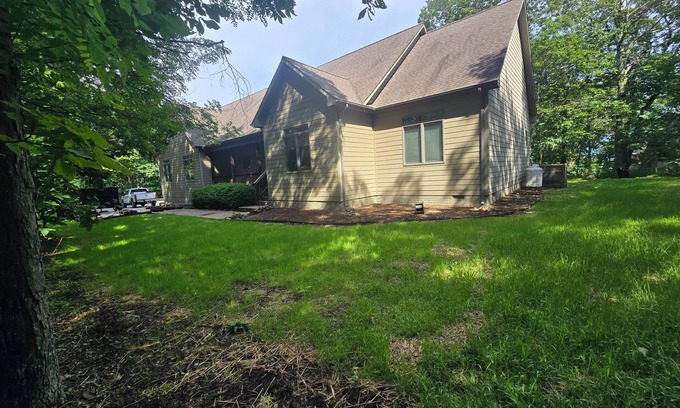 Nellysford House | Charming 4bedroom single story home in Wintergreen VA. 2Primary suites, flat lot