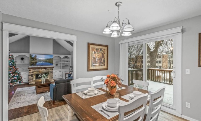 Burnsville House | Charming 4BR Family Home in Burnsville