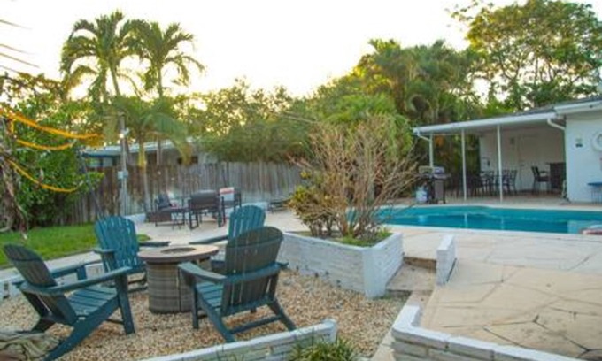 South Lake House | Charming 4BR Home With Heated Pool in Hollywood