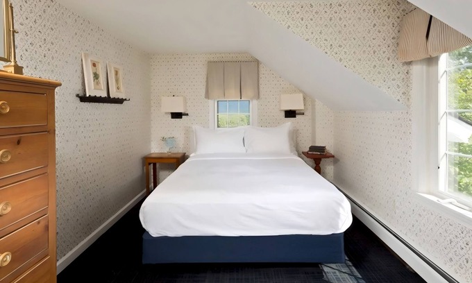 Manchester House | Charming 4BR Perfect for Exploring Manchester's Beauty | Pool | Bar | Restaurant
