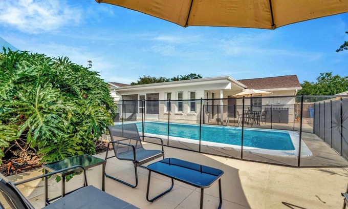 Carrollwood House | ‼️Charming 4BR Tampa Escape w/Pool & Game room
