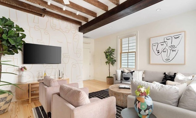 Cannonborough Elliotborough House | Charming 5 Bedroom House - 1 Block to King Street