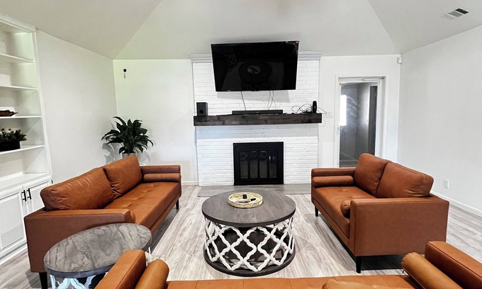 San Angelo House | Charming 5-bedroom house with AC and WiFi in San Angelo.