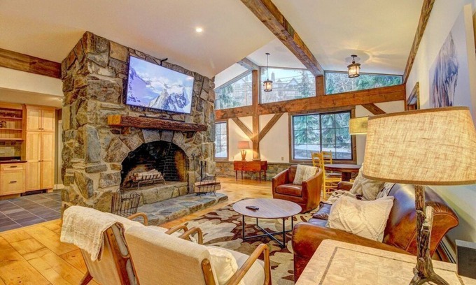 Stratton Mountain Ski Chalet | Charming 5BR Chalet@Base of Stratton Mt Has It All