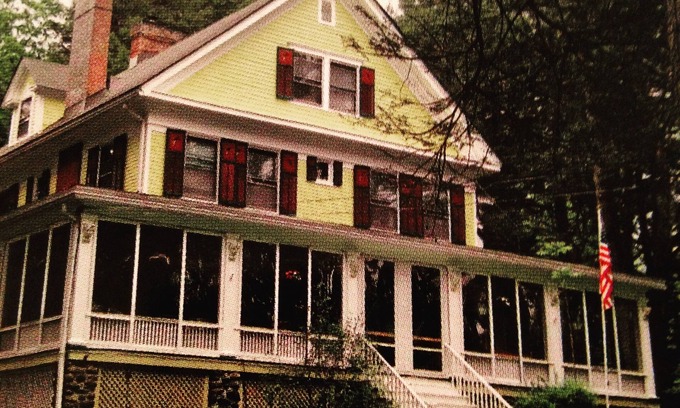Cresco House | Charming 7-bedroom Victorian Manor House with AC, WiFi in beautiful Canadensis