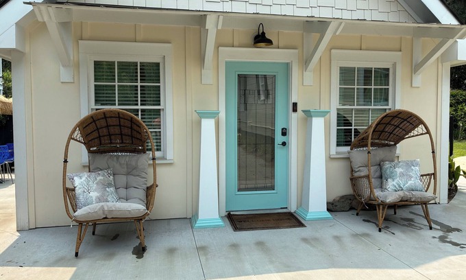 Beaufort Cottage | Charming ADA Compliant 1-bedroom cottage in Historical Beaufort, SC.