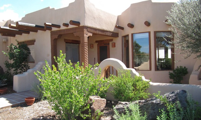 El Prado House | Charming Adobe Between Taos And Taos Ski Valley