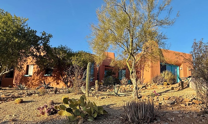 Fountain Hills House | Charming Adobe Casita! Large lot in upscale quiet neighborhood. STR 15734641