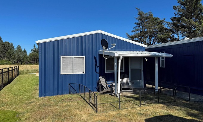 Ocean Shores Apartment | Charming & Adorable studio just minutes from the beach in Ocean Shores