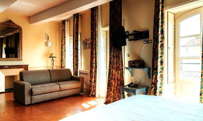 Pezenas Apartment | Charming air-conditioned apartment in historic center of Pézenas