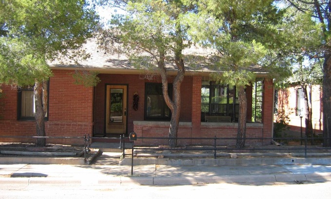 Tyrone House | Charming and comfortable home in the historic district