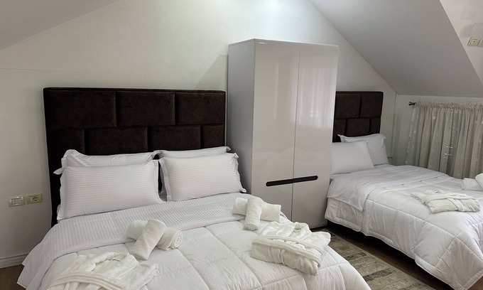 Shkoder Apartment | Charming and comfy apartment with WiFi, AC in Shkodër
