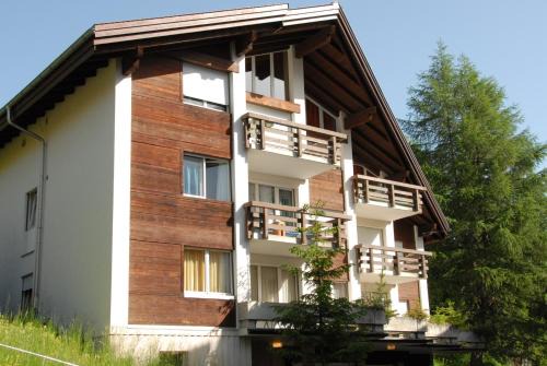 Murren Apartment | Charming and cosy apartment (sleeps 4-6 people) in a beautiful mountain village