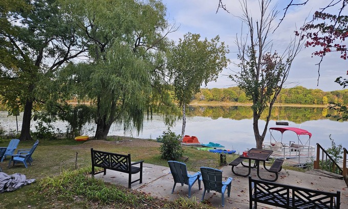 Forest Lake House | Charming and spacious 5 bedroom, 3 bath,19 guest home on peaceful keewahtin lake