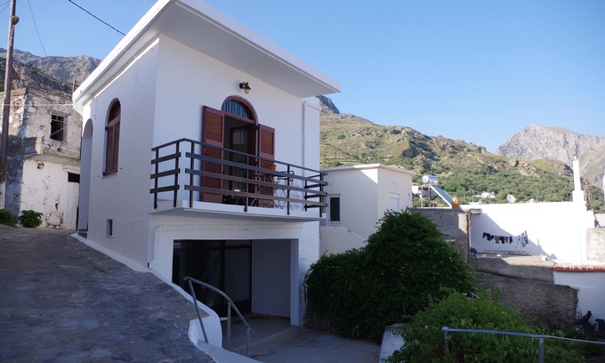 Sellia House | Charming and stylish Greek village house, just 10 mins from the beach
