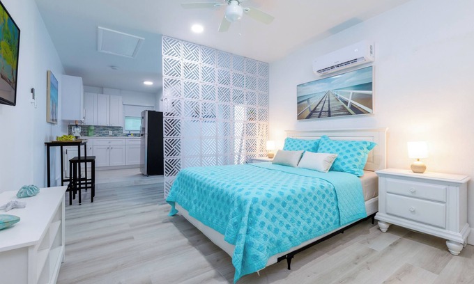 East Naples Apartment | Charming and Super-Located Studio in enjoyable Naples with Everything you need!