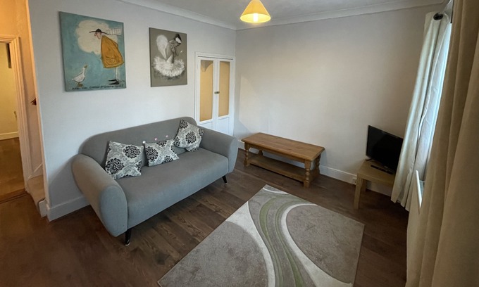 Portsmouth House | Charming and tranquil space close to all amenities