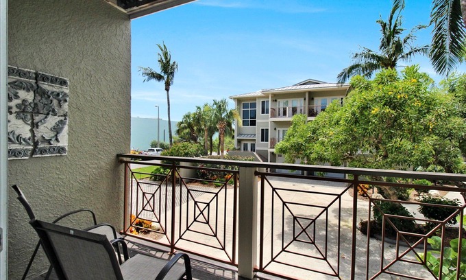 Holmes Beach Condo | Charming Anna Maria Island Condo - Short Walk To The Beach - Shell Yeah