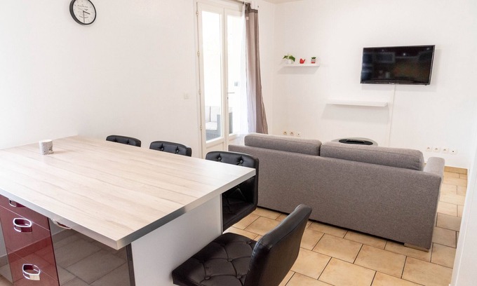 Clichy-Sous-Bois Apartment | Charming Apartment Near (Paris, Charles de Gaulle Disney Airport)