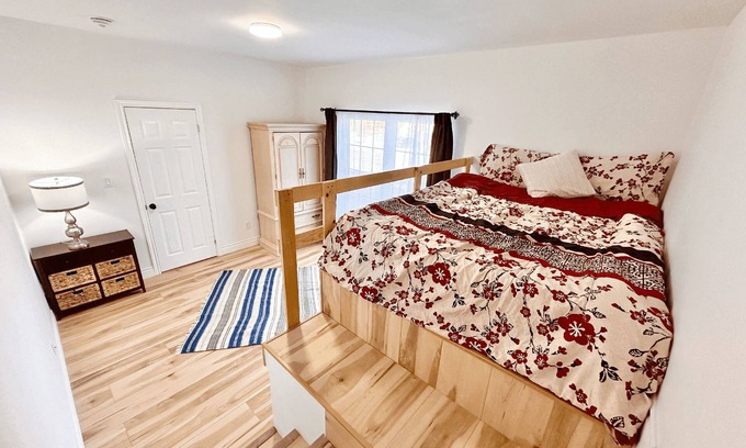 Port Colborne Apartment | Charming Apartment by the Canal and Beaches!