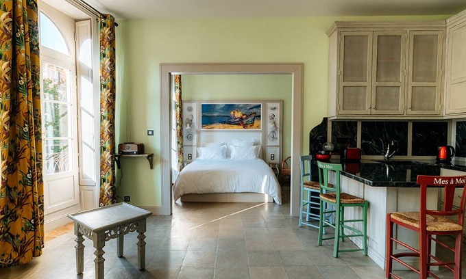 Pezenas Apartment | Charming apartment, air-conditioned, pets allowed, in historic center of Pézenas
