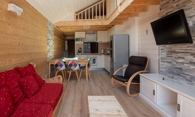 Larringes Apartment | Charming apartment between lake and mountains with terrace