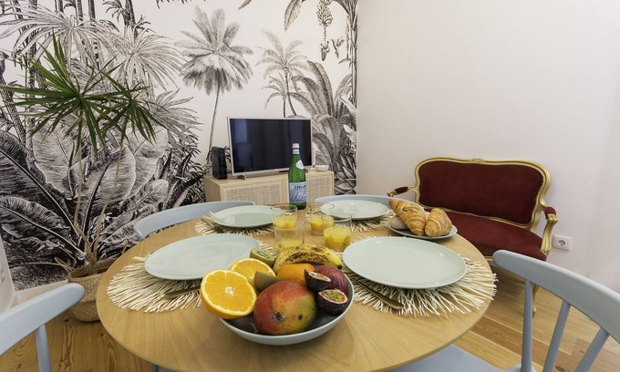 Penha de Franca Condo | Charming Apartment in a Private Condominium at Graça