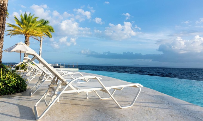 Puerto Bahia Apartment | Charming Apartment in Puerto Bahía The Bannister with Balcony and Sea View.